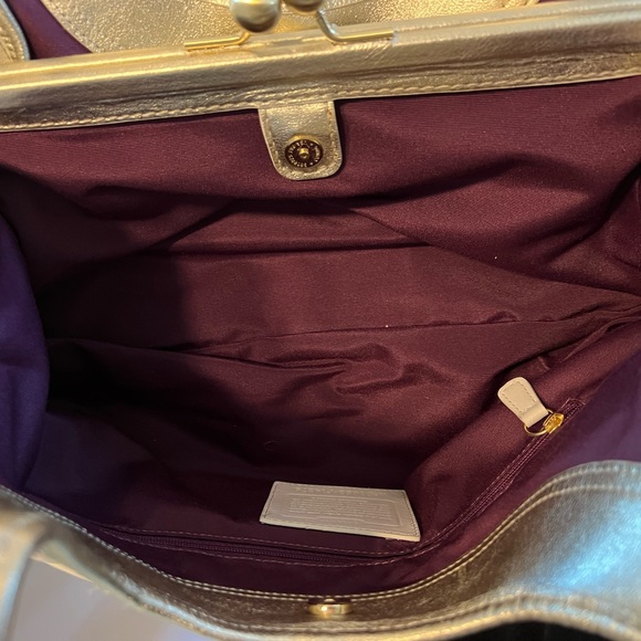 White leather coach handbag with metallic edges - Picture 3 of 10